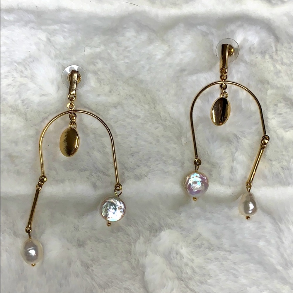 Gold tone & pearl fashion drop earrings